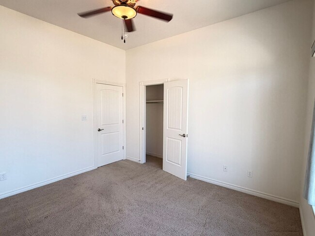 Building Photo - GORGEOUS 3Bed 2Bath 3Car Garage in NorthEast GJ!!!!!