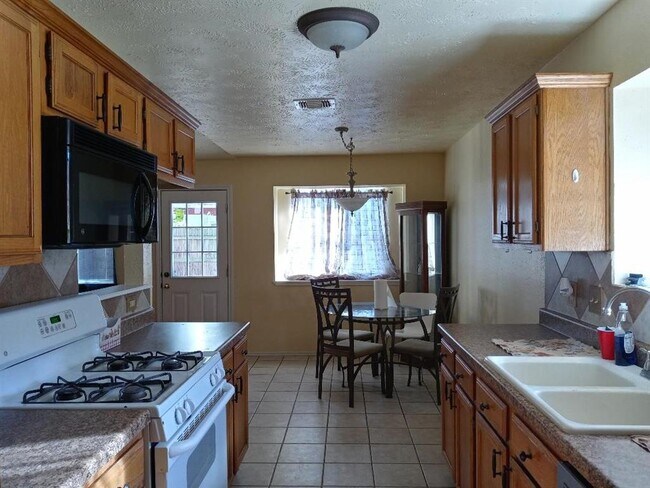 Building Photo - 2810 Goldspring Ln