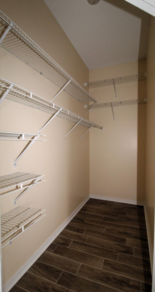 Building Photo - 2073 SW Capeador St