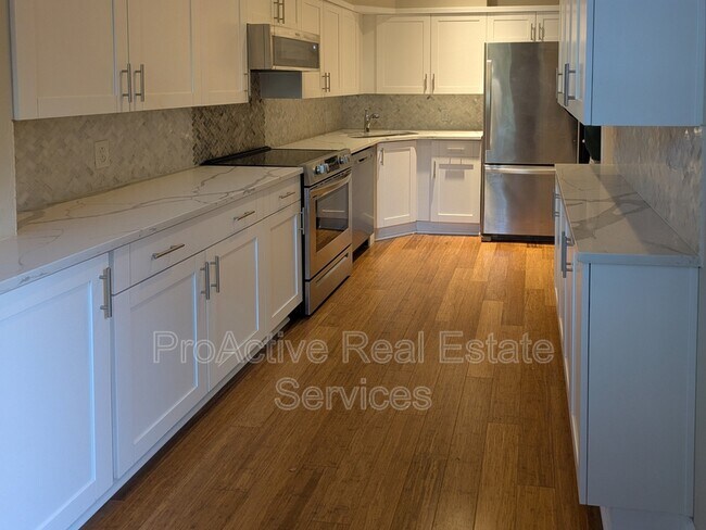 Building Photo - 1014 Colonial Ave