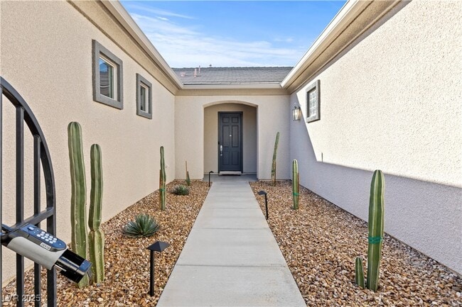 Building Photo - 2685 La Boutique St