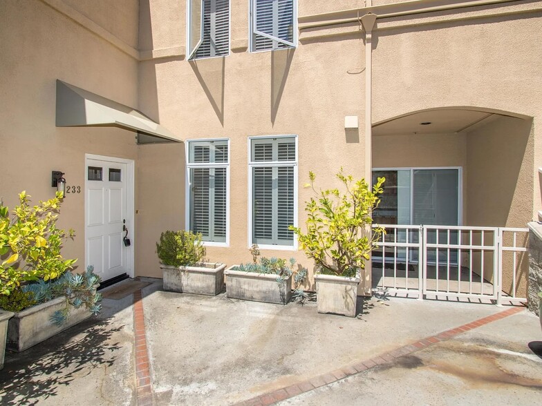 Building Photo - 233 Homer Ave