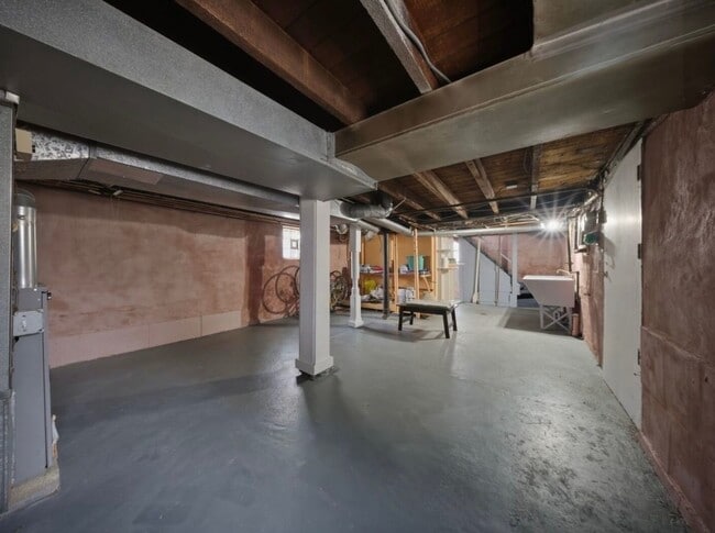 Building Photo - 604 N 8th Ave