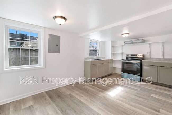 Building Photo - 2015 E 58th St