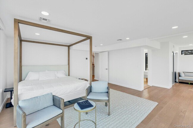 Building Photo - 10 Bay View Dr