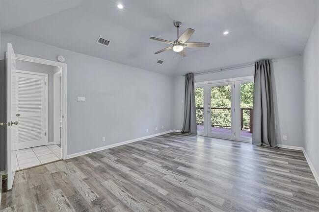 Building Photo - 3406 Westside Cove