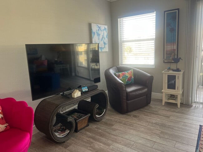 Building Photo - NEW PRICE! 2BD/2BA with Detached Carport on Venice Island!