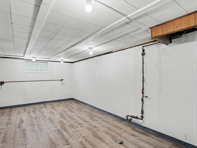 Building Photo - 329 Pierce Ave