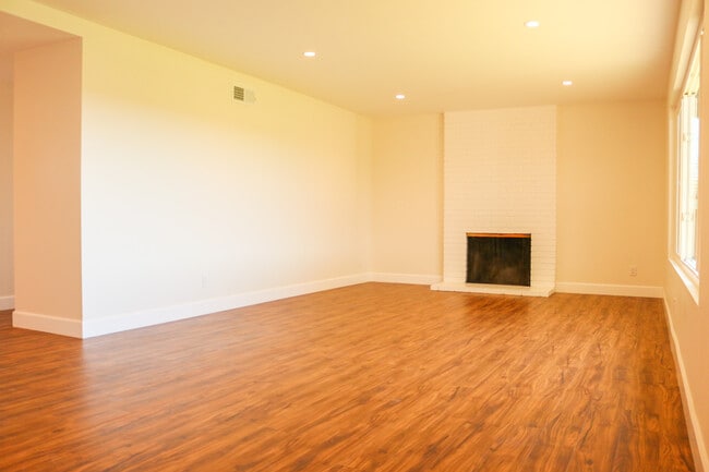 Building Photo - 3116 Bunche Ave