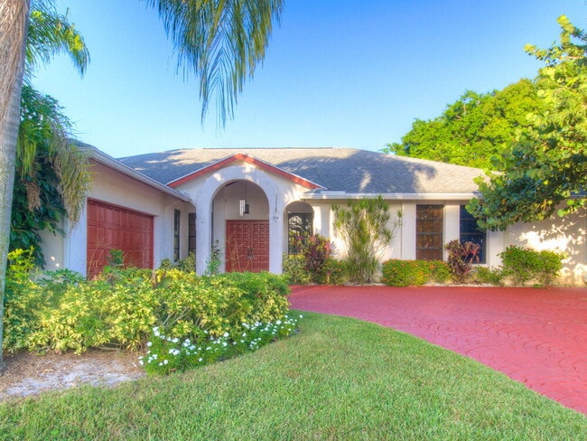 Building Photo - 1594 The 12th Fairway