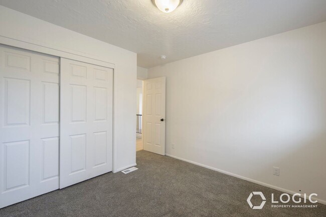 Building Photo - 3151 Quincy Ave