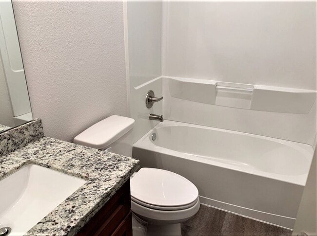 Building Photo - 618-626 Magnolia Bend