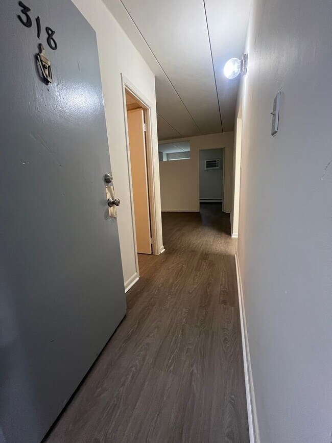 Building Photo - 1 Bd / 1 Bth Warminster Condo
