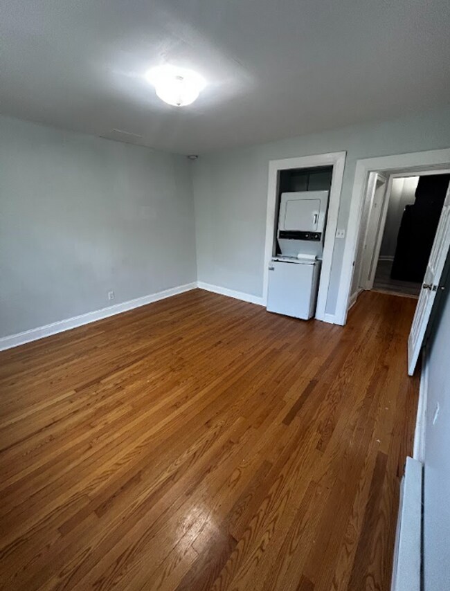 Building Photo - 601 Clay Ave
