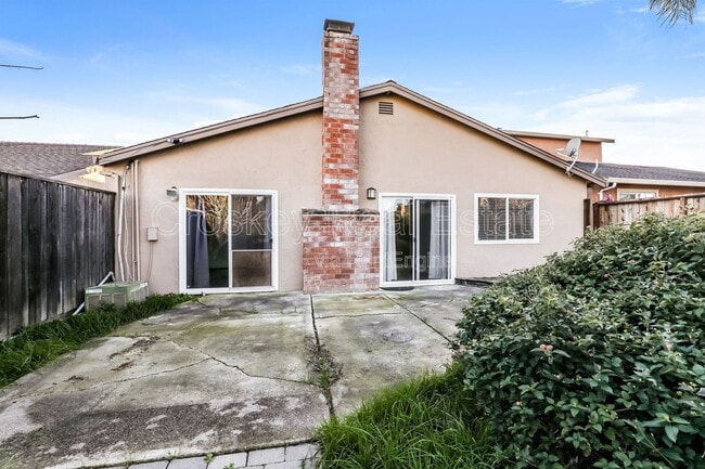 Building Photo - 2412 Pecan St