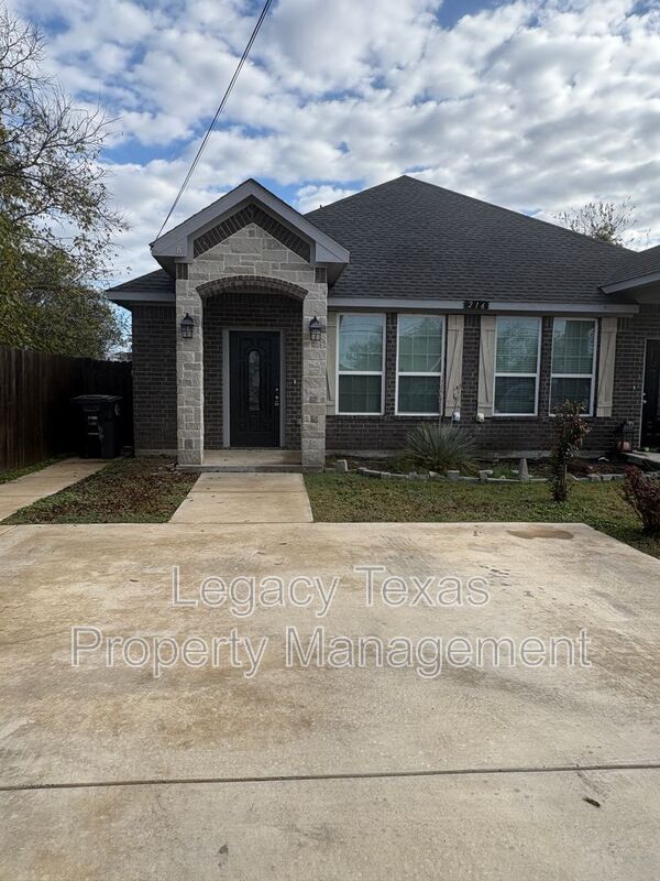 Building Photo - 216 Cleveland St