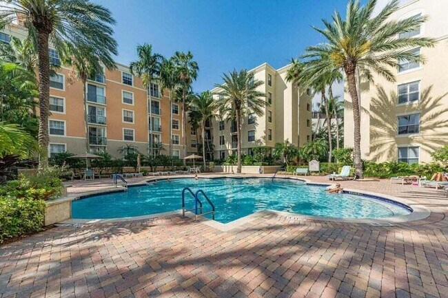 Building Photo - 630 S Sapodilla Ave