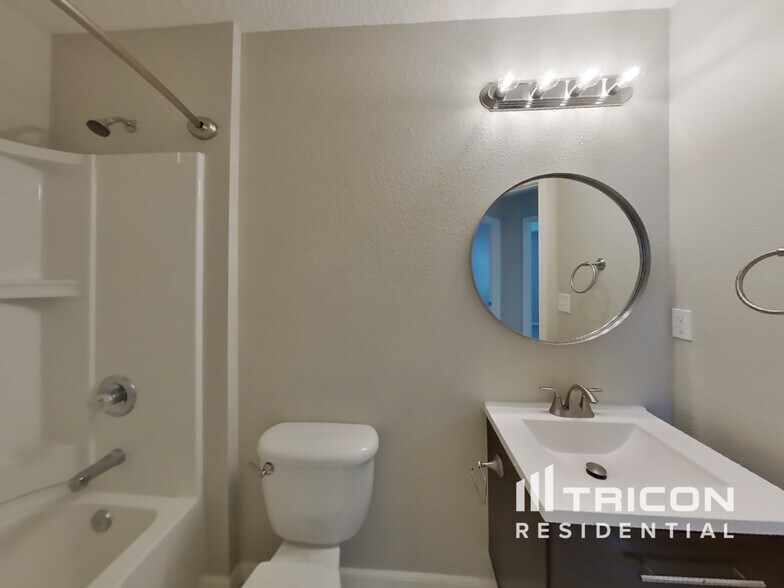Building Photo - 15252 Bareback Dr