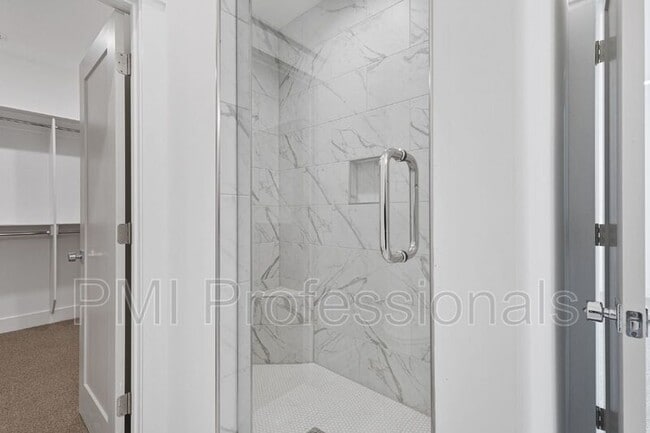 Building Photo - 225 S Bilbro Ave