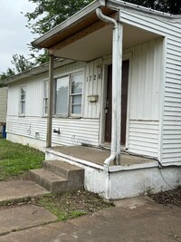 Building Photo - 4 bedroom house
