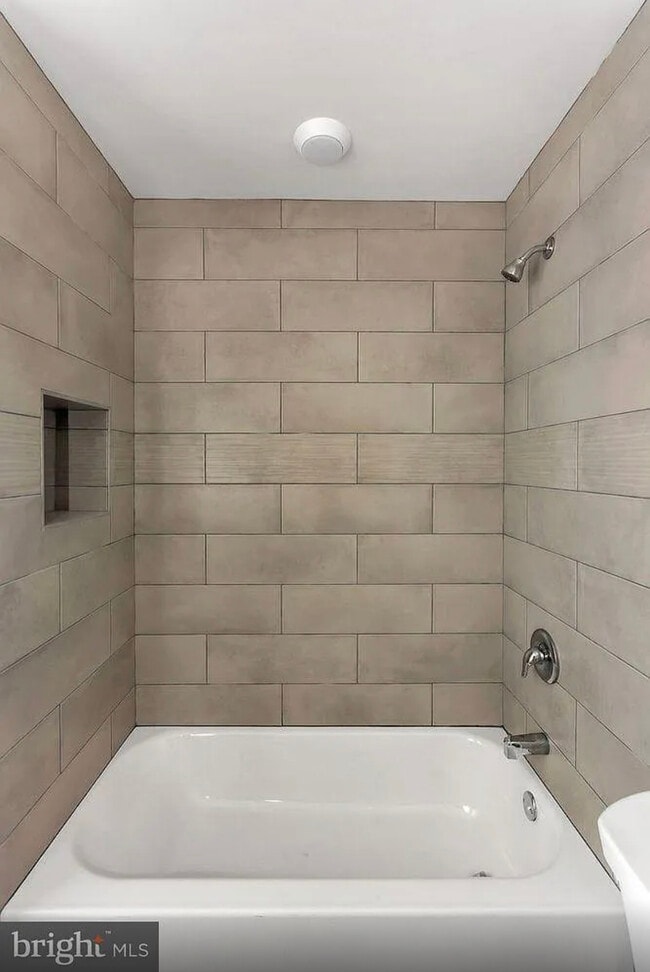 Building Photo - 1905 E Hagert St