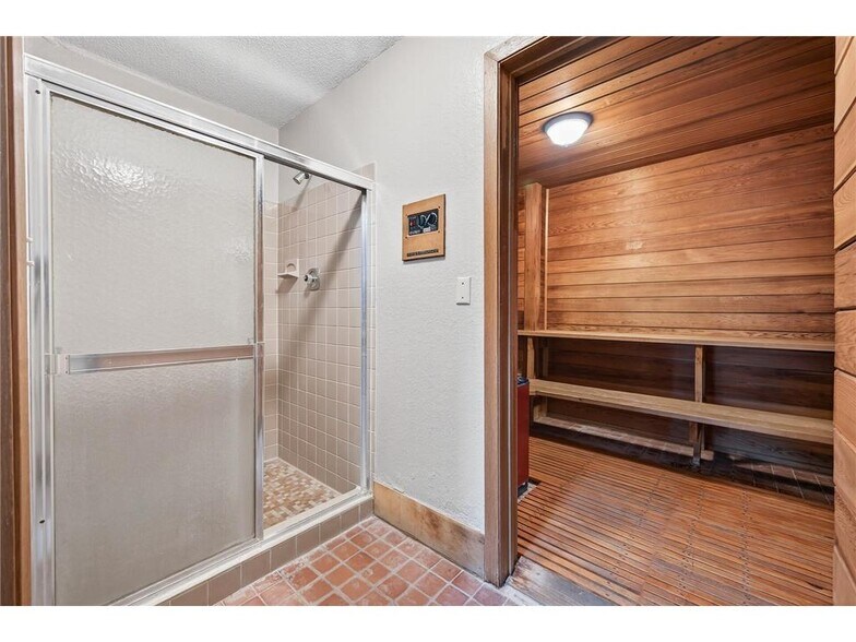 Building Photo - 35 Nathan Ln N