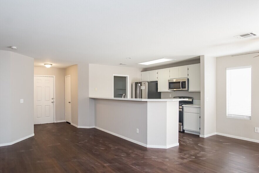 Building Photo - 5323 Sable Ct