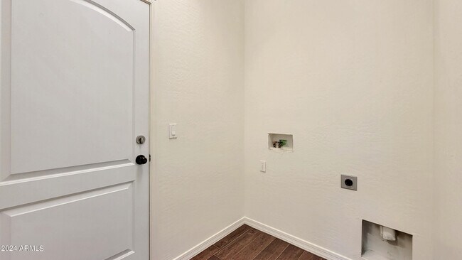 Building Photo - 9037 W Plum Rd