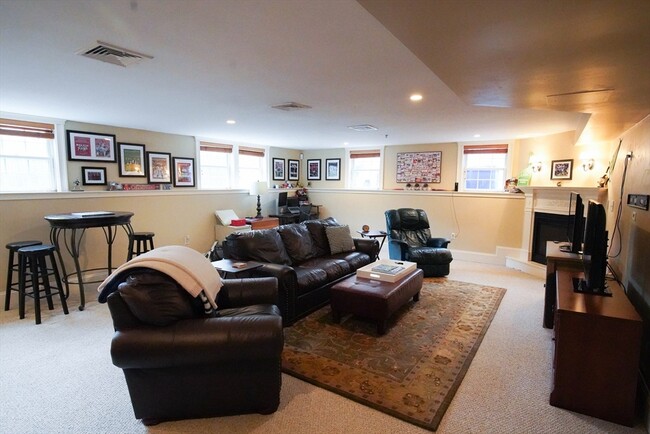 Building Photo - 95 Dix St