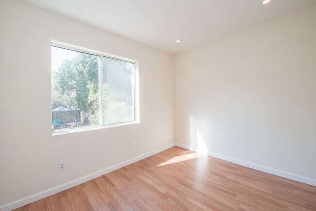 Building Photo - 435 27th Ave