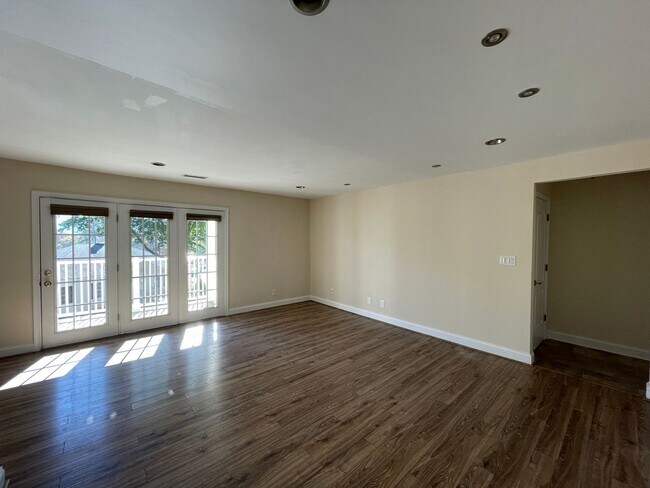 Building Photo - 1311 Villa Way