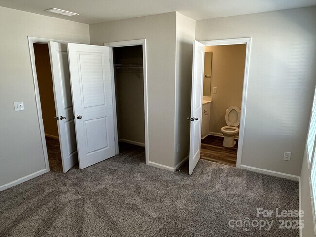 Building Photo - 3863 County Down Ave