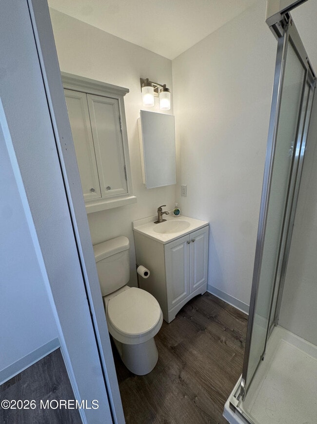 Building Photo - 945 Linden Ave