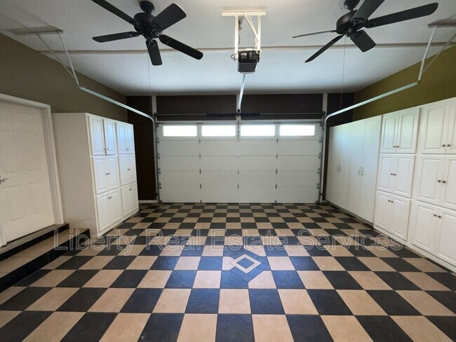 Building Photo - 380 Tremain Dr