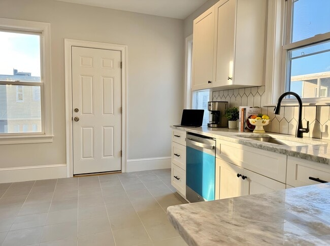 Building Photo - 38 Washburn St