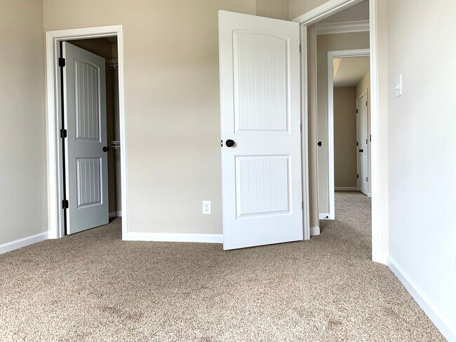 Building Photo - 2002 Jackie Lorraine Drive