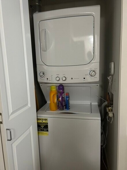 Laundry - 819 Virginia St