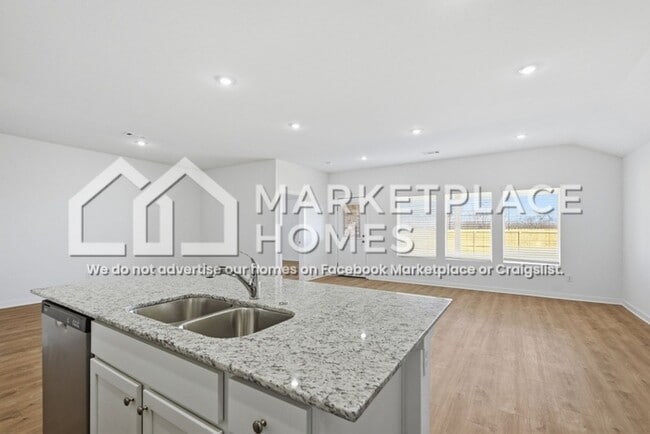 Building Photo - 3040 Laredo Ln