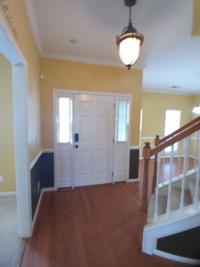 Building Photo - 565 Batty Way