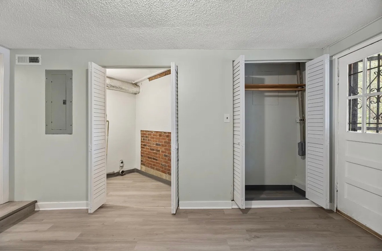 Building Photo - 1829 River Dr