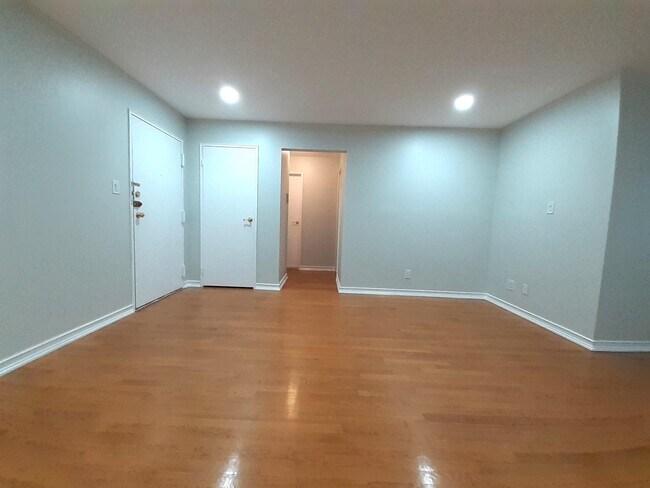 Building Photo - 116 71st St