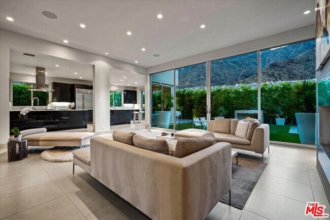 Building Photo - 1175 Los Robles Dr