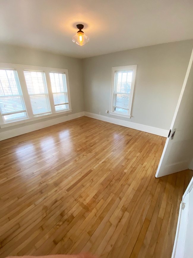 Building Photo - 618 Adams Street NE