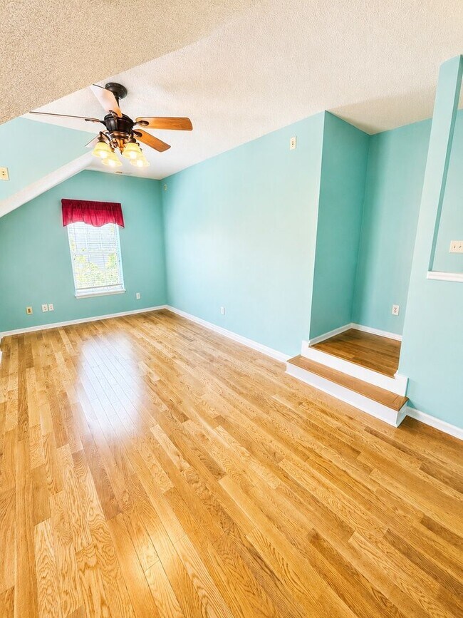 Building Photo - 1525 Clarendon Way