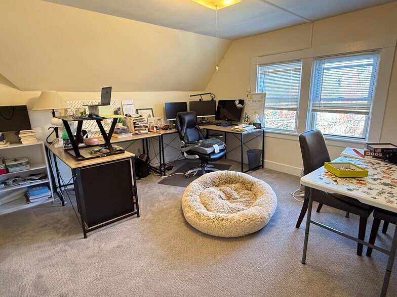 Building Photo - 162 Babcock St