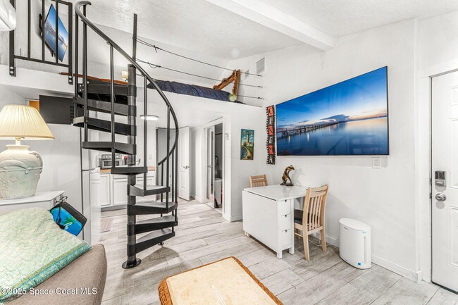 Building Photo - 1557 Hillcrest Dr