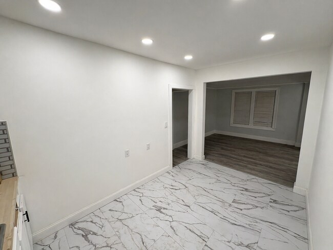 Building Photo - 13944 Winthrop St