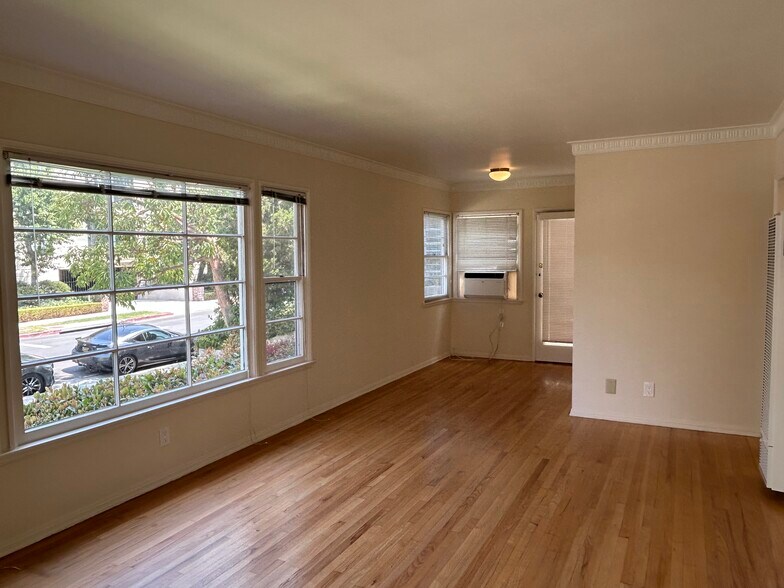 Primary Photo - 10630 Holman Ave