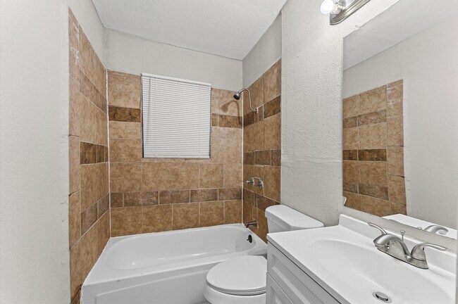 Building Photo - 3034 Akard St