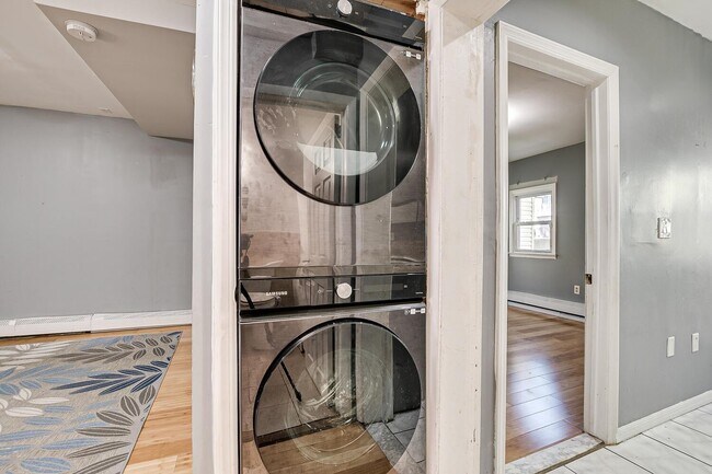 Building Photo - 52 Beacon Ave